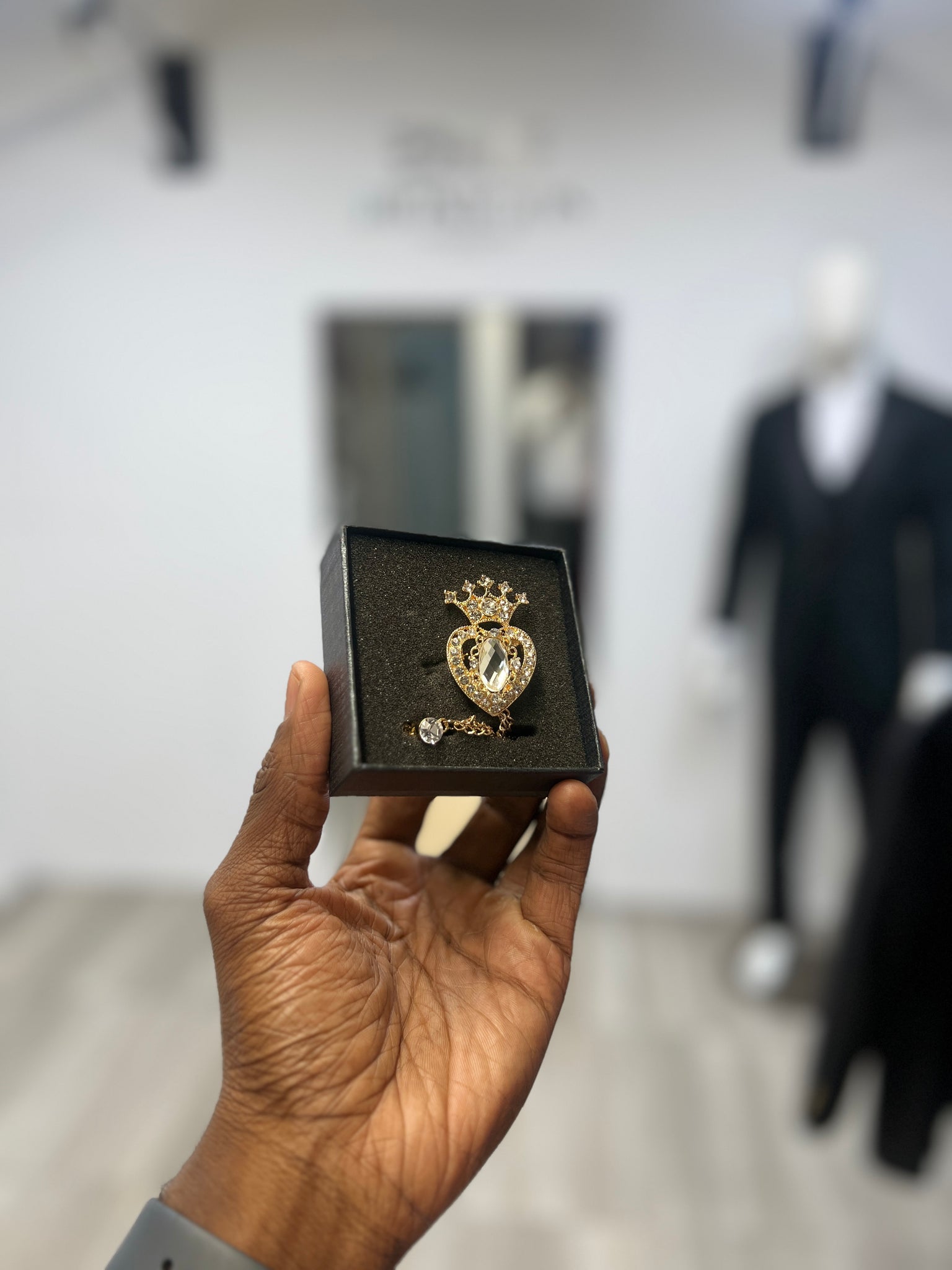 Heart and Crown shape lapel pin
